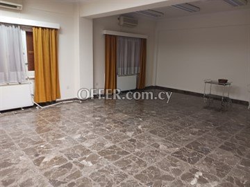 Spacious 250 Sq.m. Ground Floor House/Office  Close to The Central Ban - 4