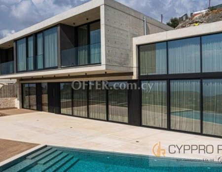 Luxury 5 Bedroom Villa in Agios Tychonas