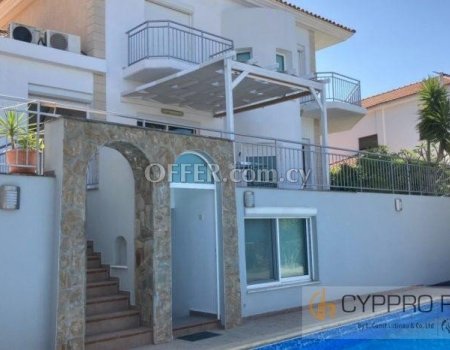 4 Bedroom Villa in Agios Tychonas