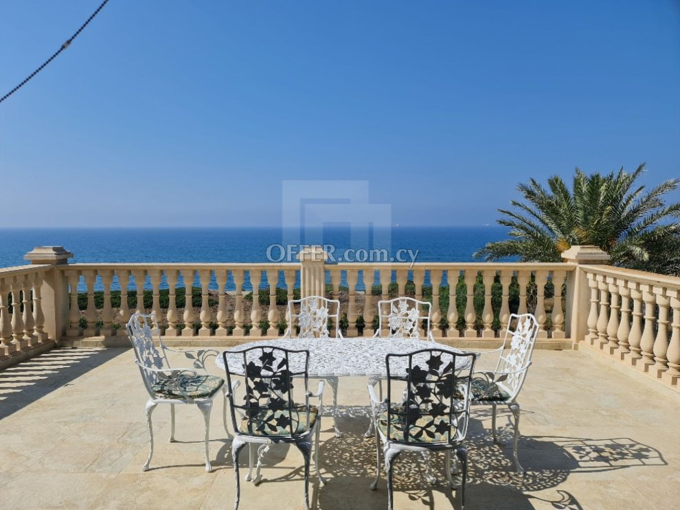 Large seafront six bedroom house for sale in Zygi area - 1