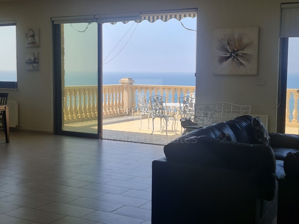 Large seafront six bedroom house for sale in Zygi area - 8