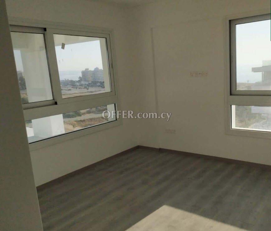 Καινούργιο Πωλείται €820,000 Πολυτελές Διαμέρισμα Ρετιρέ, τελευταίο όροφο, Λάρνακα (κέντρο) Λάρνακα - 3