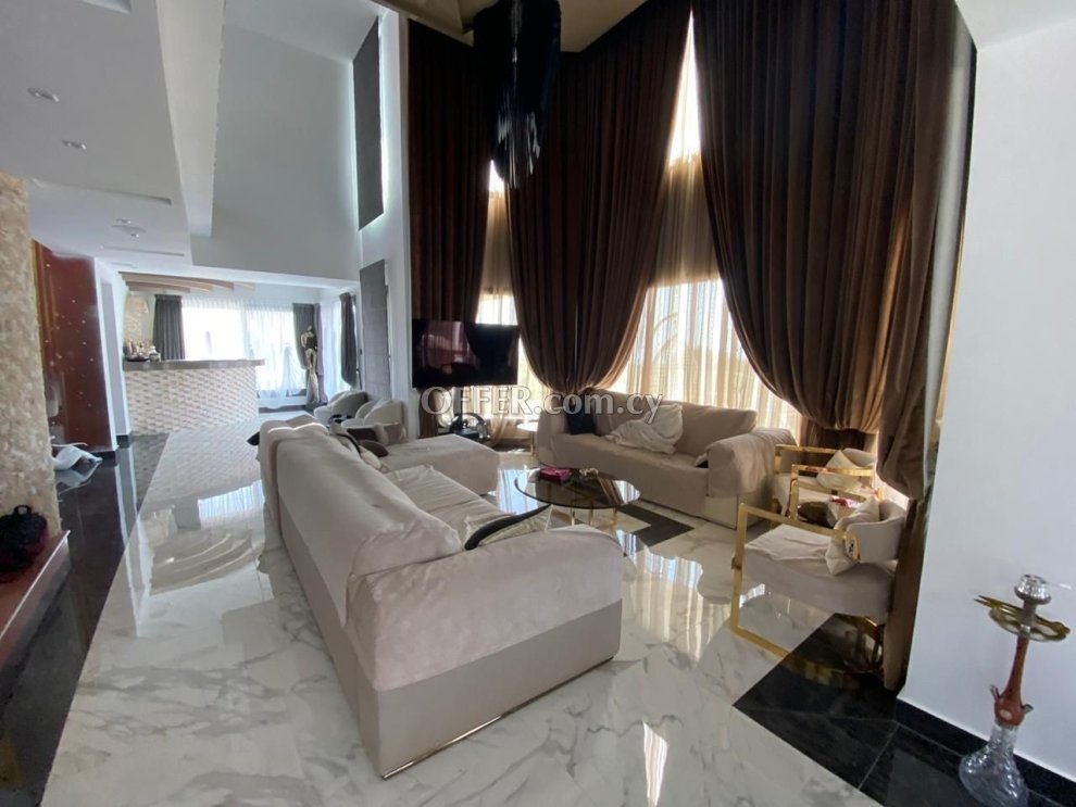 4 Bedrooms Smart & Modern Design Villa - 8