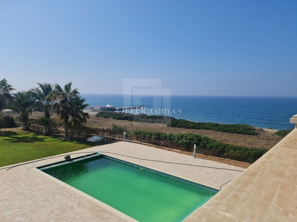 Large seafront six bedroom house for sale in Zygi area - 5