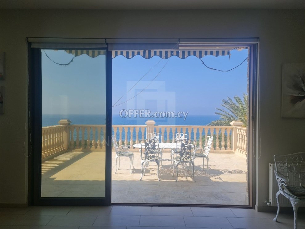 Large seafront six bedroom house for sale in Zygi area - 4