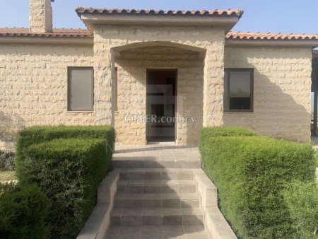 Bungalow in a large plot of land in a very quiet area