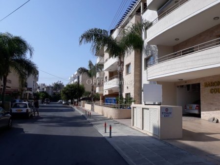 Beautiful three bedroom flat in Naafi for rent