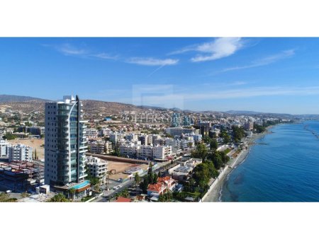 Luxury and modern penthouse on the 16th floor in the heart of Limassol - 9