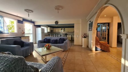 Ground floor Apartment in Geroskipou area 4 Bedrooms 2 bathrooms - 1