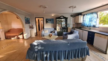 Ground floor Apartment in Geroskipou area 4 Bedrooms 2 bathrooms - 8