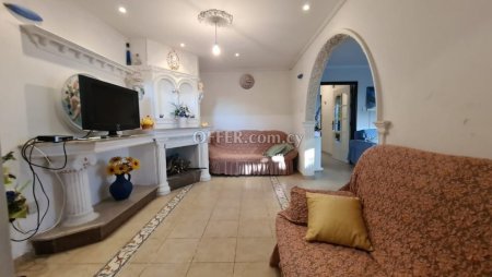 Ground floor Apartment in Geroskipou area 4 Bedrooms 2 bathrooms - 6