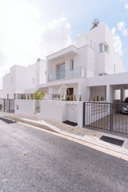 FOR SALE 3-BEDROOM VILLA WITH ROOF GARDEN IN THE CENTRAL AREA OF PEYIA - 4