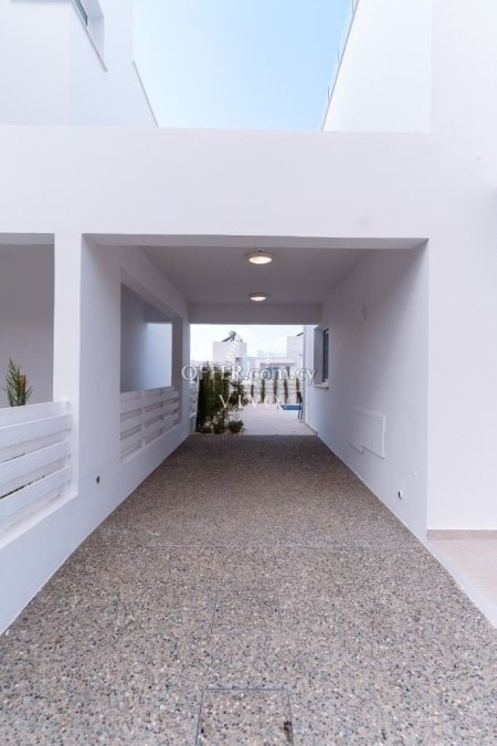 FOR SALE 3-BEDROOM VILLA WITH ROOF GARDEN IN THE CENTRAL AREA OF PEYIA - 3