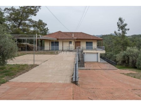 Three bedroom house with huge land in Agios Epiphanios area Nicosia - 8