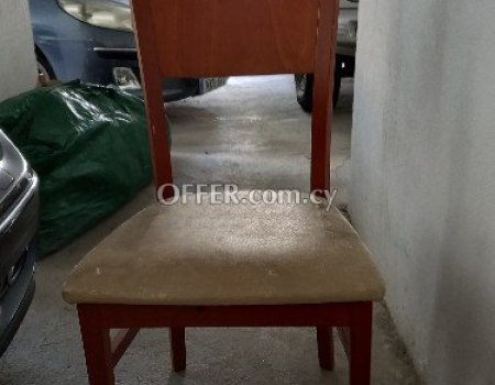 Πωλούνται καρέκλες