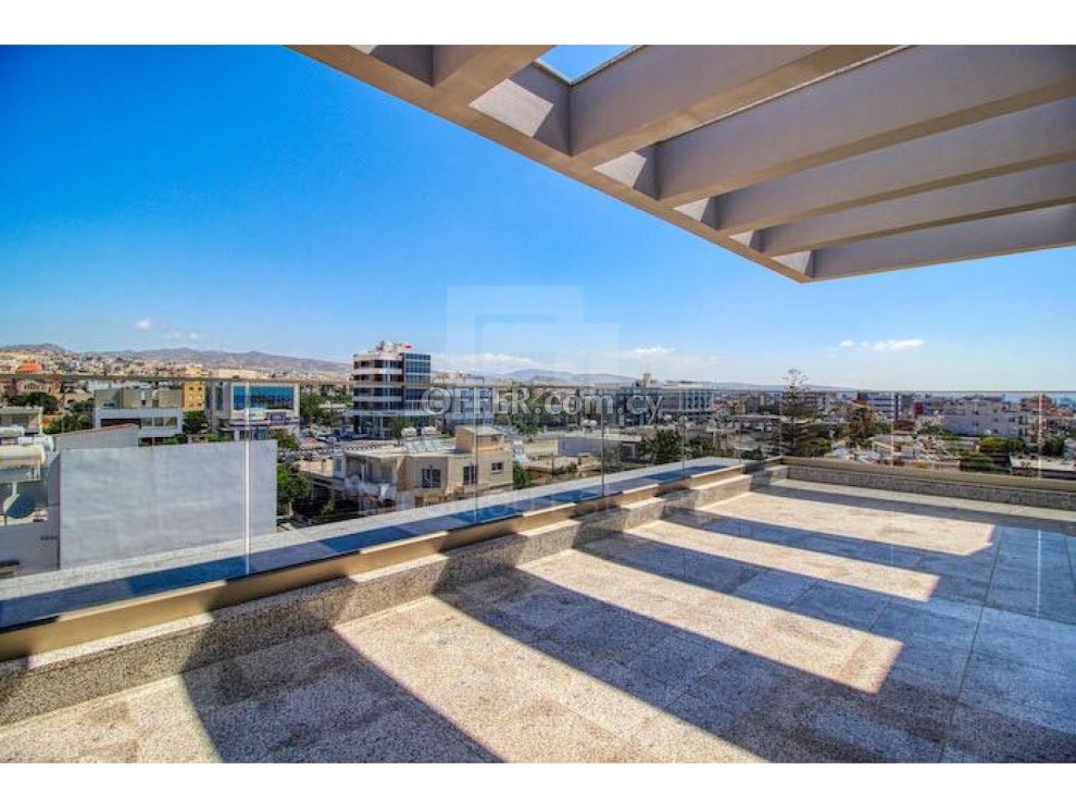 A super luxurious penthouse for sale in Mesa Gitonia. - 1