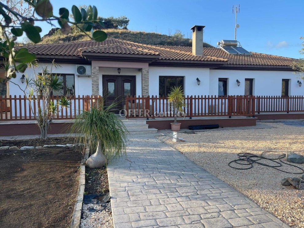 4-bedroom Detached Villa 280 sqm in Pyrgos - 8
