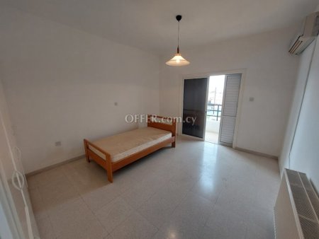 New For Sale €285,000 Maisonette 4 bedrooms, Semi-detached Aradippou Larnaca - 11