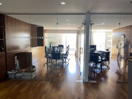 190 sqm office space furnished - 25
