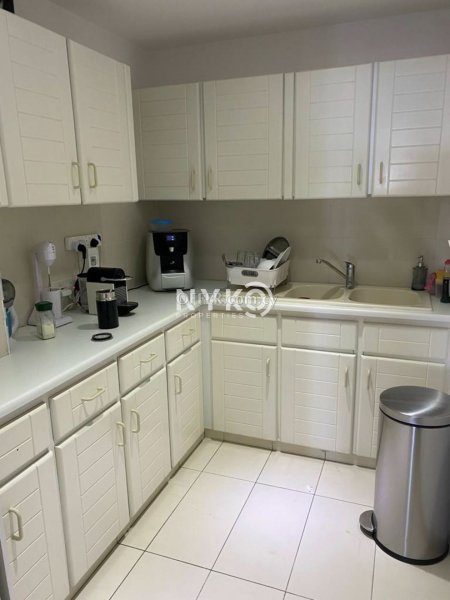 190 sqm office space furnished - 13