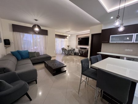 Immaculate 2 bedroom furnished apartment below the motorway