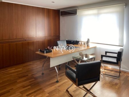 190 sqm office space furnished - 26