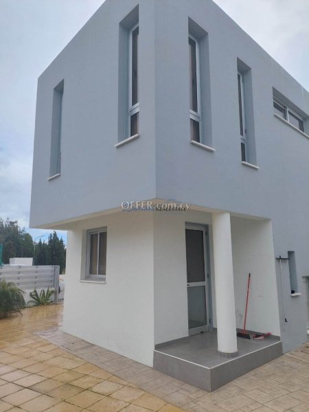 Three Bedroom House in Pervolia - 10