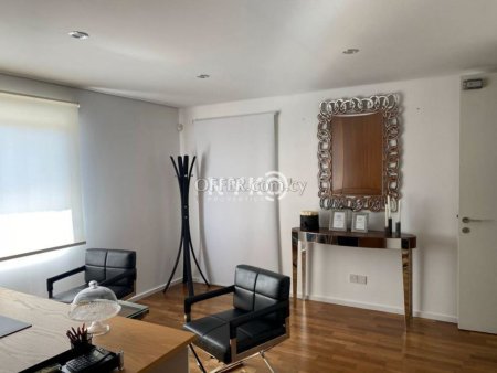 190 sqm office space furnished - 17