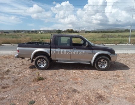 2004 Mitsubishi L200 2.5L Diesel Manual Pickup and 4x4 - 2