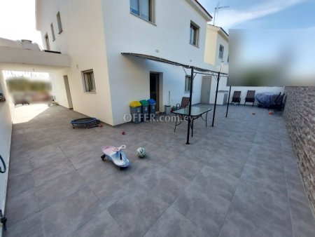 New For Sale €360,000 House 4 bedrooms, Detached Leivadia, Livadia Larnaca - 3