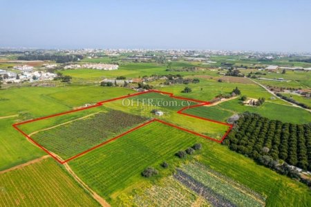 Shared residential field in Frenaros