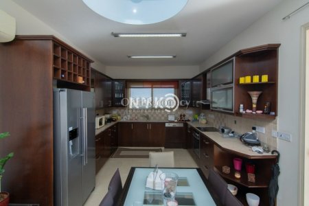 4 bedroom detached house furnished - 26