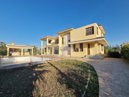 Four bedroom Two storey house with swimming pool in Alambra area Nicosia - 10