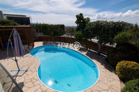 4 bedrooms detached house - 2