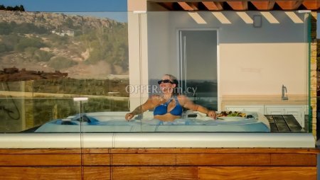 Private 3 Bedroom Villa with Unobstructed Sea Views - 13
