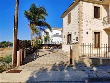  BEAUTIFUL AND SPACIOUS 4+1 BEDROOM HOUSE IN PERA OREINIS NICOSIA - 4