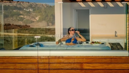 Private 3 Bedroom Villa with Unobstructed Sea Views - 19