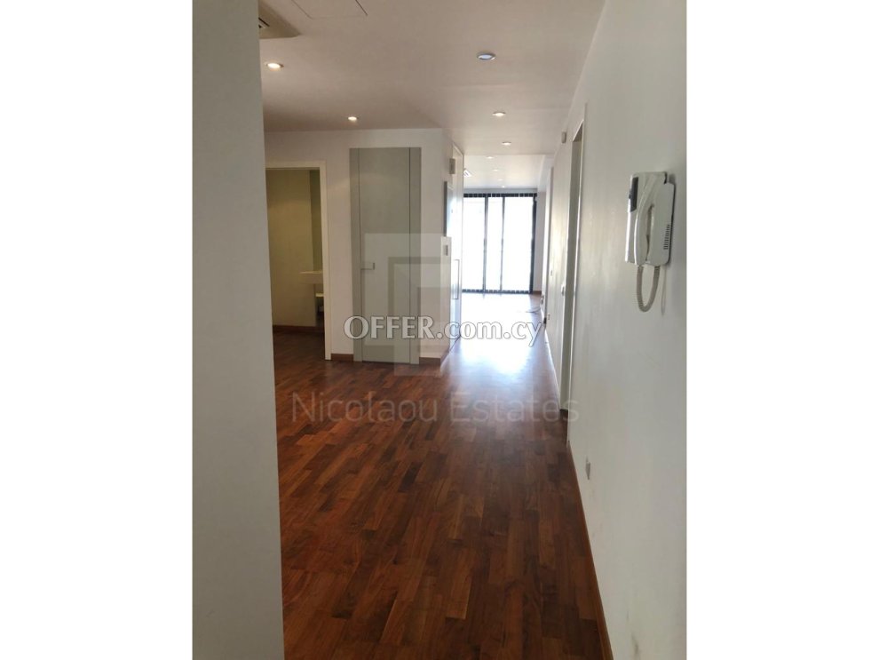 Luxury and very spacious 3 bedroom apartment centrally located in Nicosia in Aglantzia area - 9