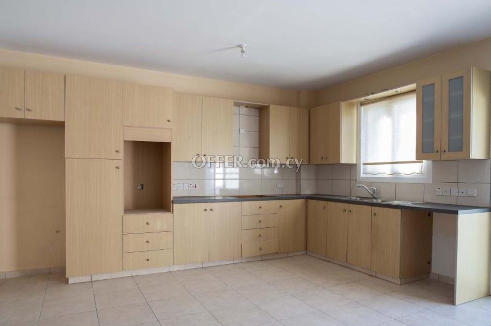 New For Sale €190,000 Maisonette 4 bedrooms, Semi-detached Lakatameia, Lakatamia Nicosia - 8