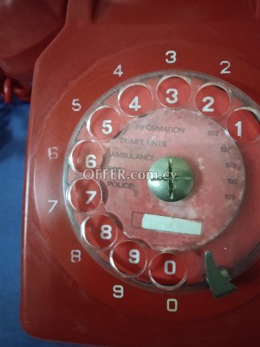 Παλαιό κόκκινο τηλέφωνο. - 3