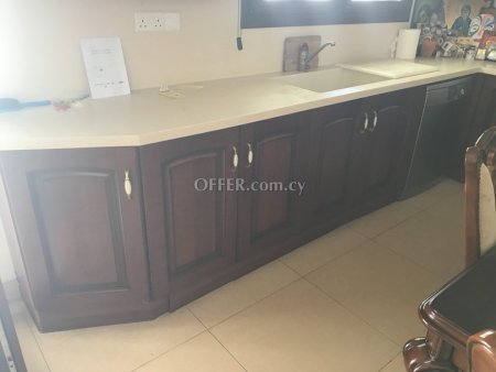4-bedroom Detached Villa 250 sqm in Episkopi - 13