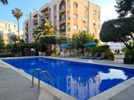 Spacious 2 bedroom last floor apartment across the sea