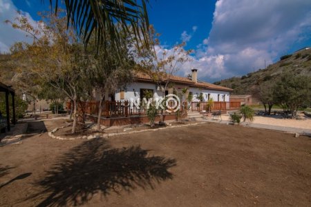 4 bedroom detached bungalow unfurnished - 1
