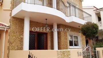 In Excellent Condition 4 Bedroom House  / Rent In Archangelos, Nicosia - Main Photo