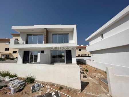 Modern 2-Bedroom Townhouse in Kapparis