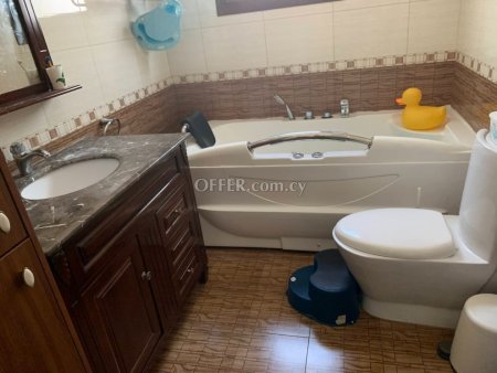 4-bedroom Detached Villa 250 sqm in Episkopi - 1