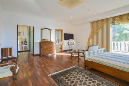 5 bedroom detached villa - 11