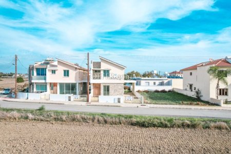 10 Bed House for Sale in Kiti, Larnaca - 2