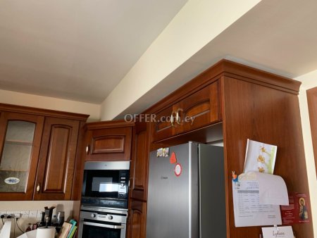 4-bedroom Detached Villa 250 sqm in Episkopi - 12