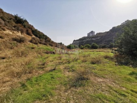 Large residential field of 6.262 sq.mt. in Agia Fyla area Limassol - 3